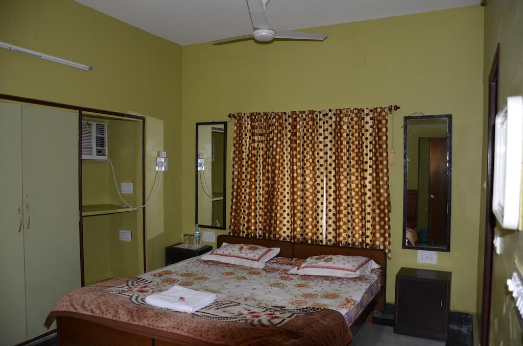 Kim Lawn Guest House Calcutta Rum bild